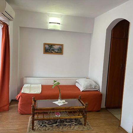 Family Hotel Flora Zlatograd Exterior photo