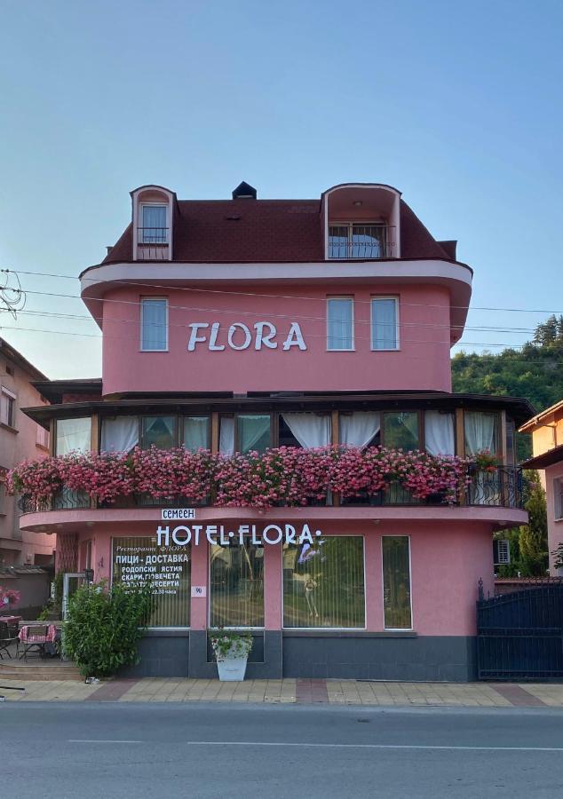 Family Hotel Flora Zlatograd Exterior photo