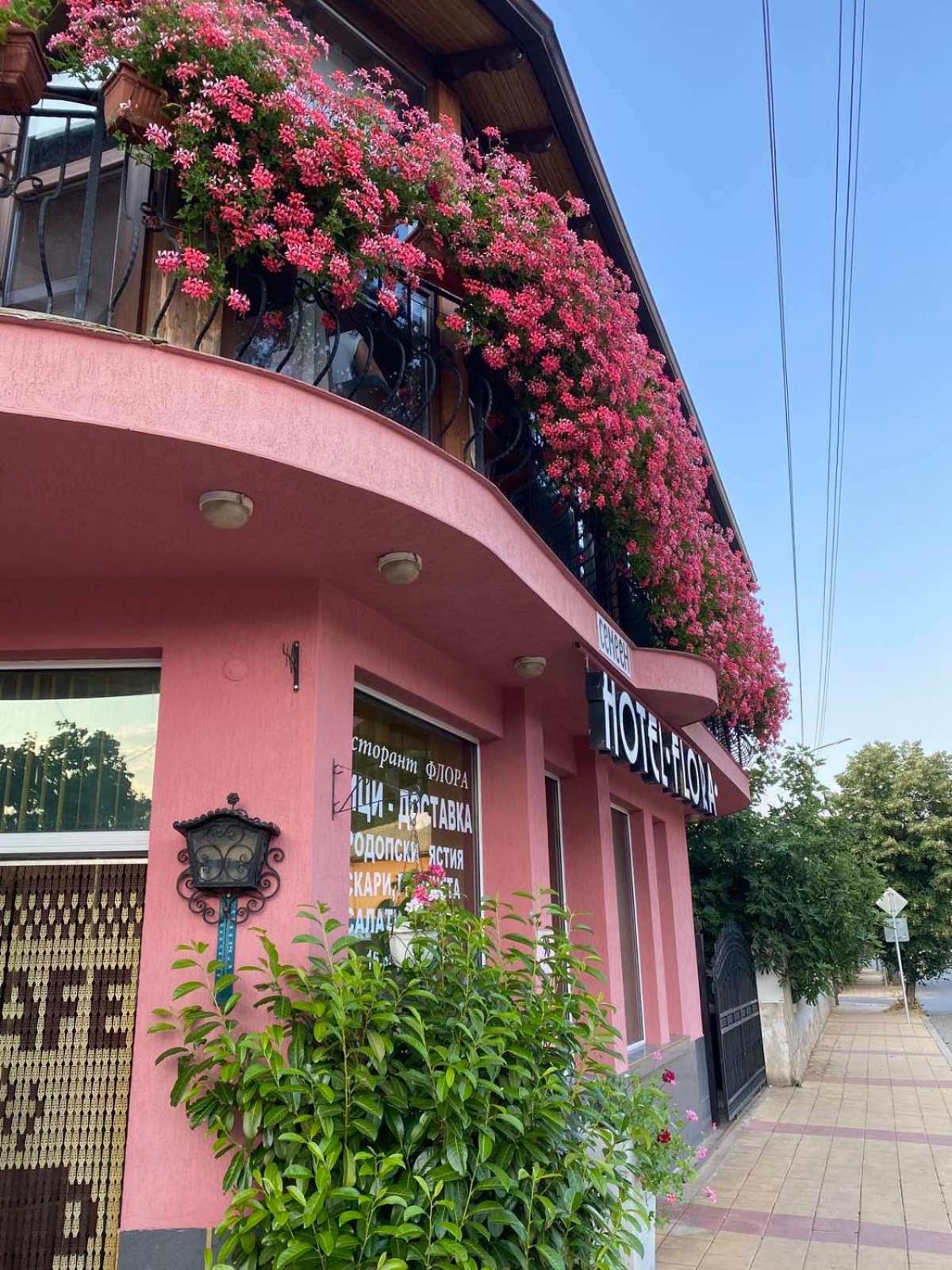 Family Hotel Flora Zlatograd Exterior photo