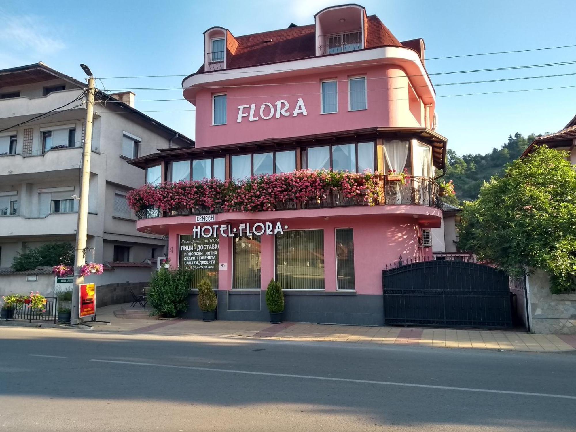 Family Hotel Flora Zlatograd Exterior photo