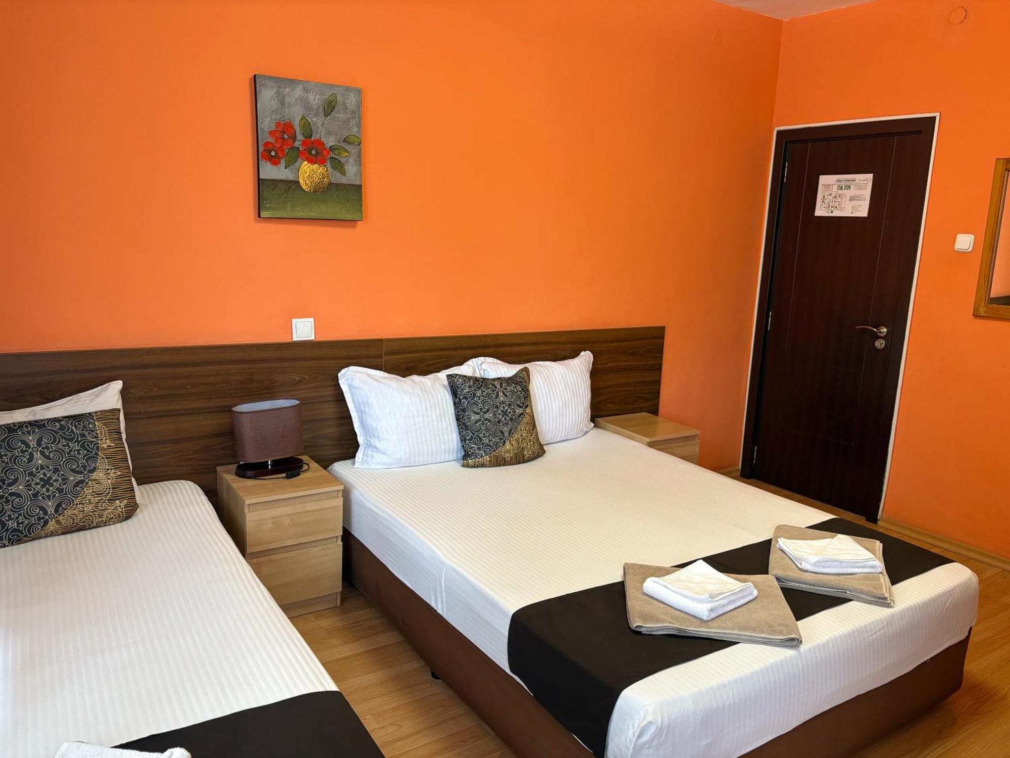 Family Hotel Flora Zlatograd Exterior photo