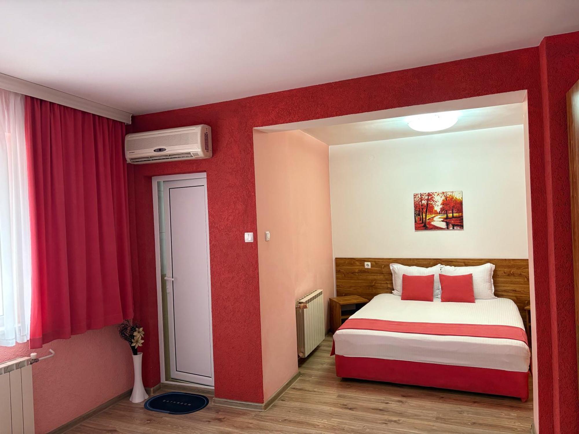 Family Hotel Flora Zlatograd Exterior photo